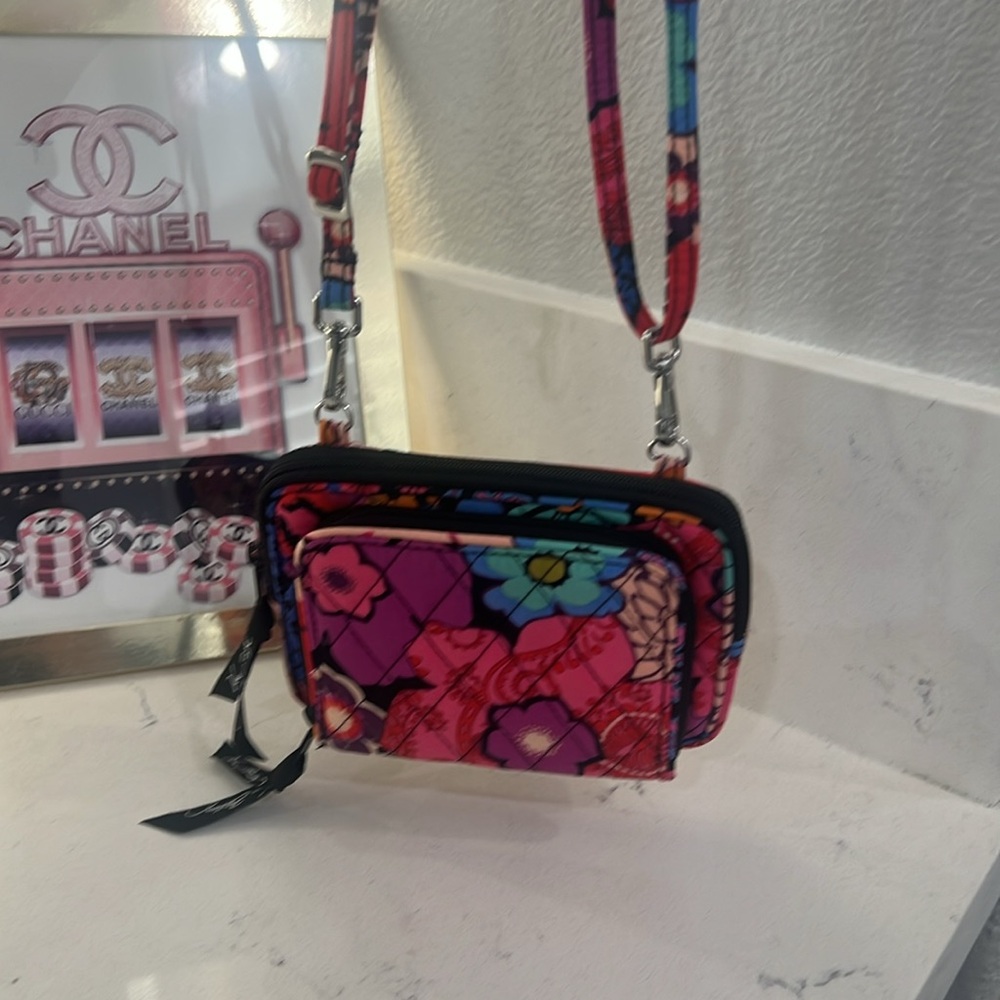Vera Bradley crossbody bag/ wristlet w detachable straps - Picture 9 of 11